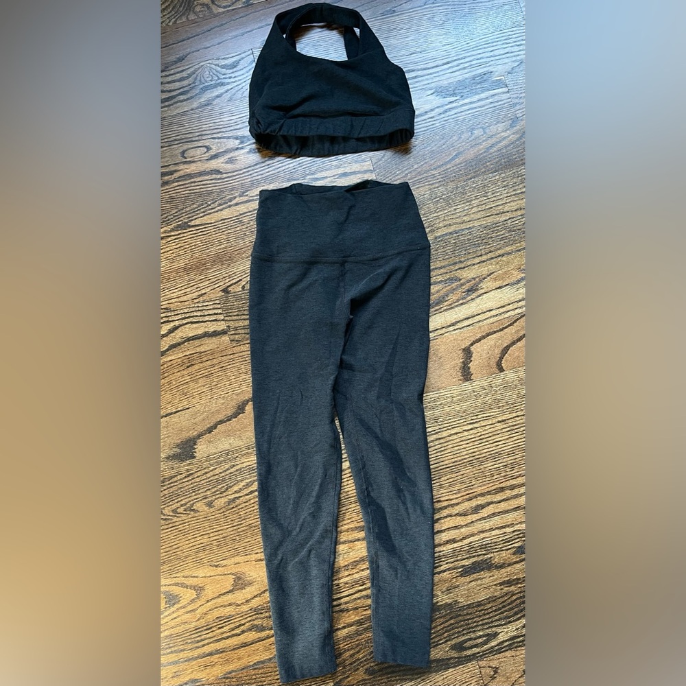 Beyond Yoga set in size small. Excellent condition.